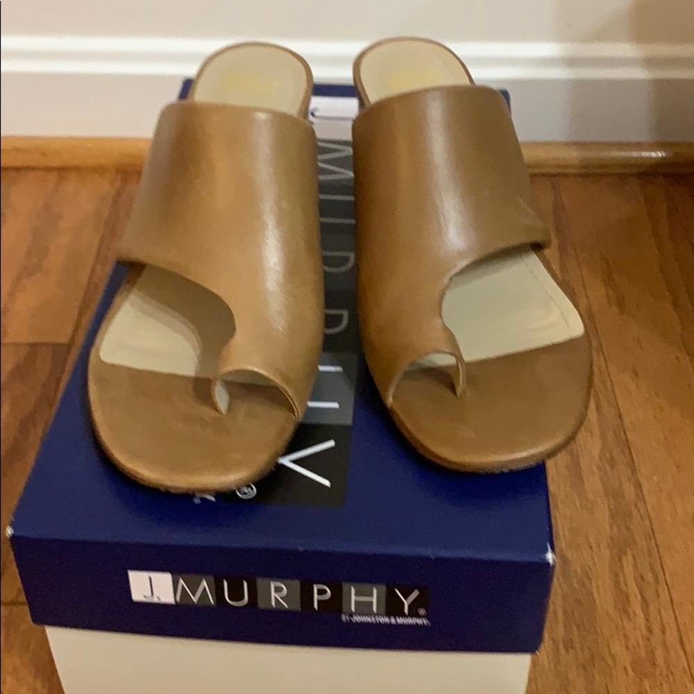 Johnston & Murphy Tan slide size 7 Good condition